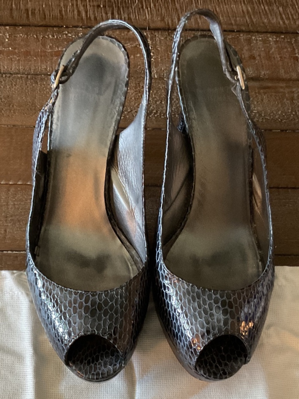 ⭐️ Stuart Weitzman Crystal Snake Embossed Leather Slingback Pumps -  size 9.5